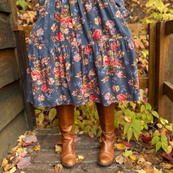 Lisbon Rose Short Dress - Picture 3 of 6